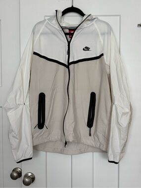 NIKE Men's Dri-FIT Woven Full-Zip Color-Block Windrunner Jacket - Size Large